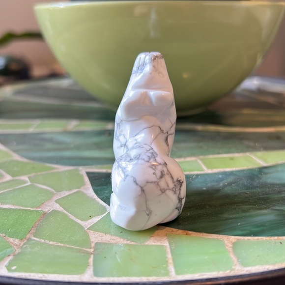 Howlite Wolf Healing Crystal - Picture 5 of 6